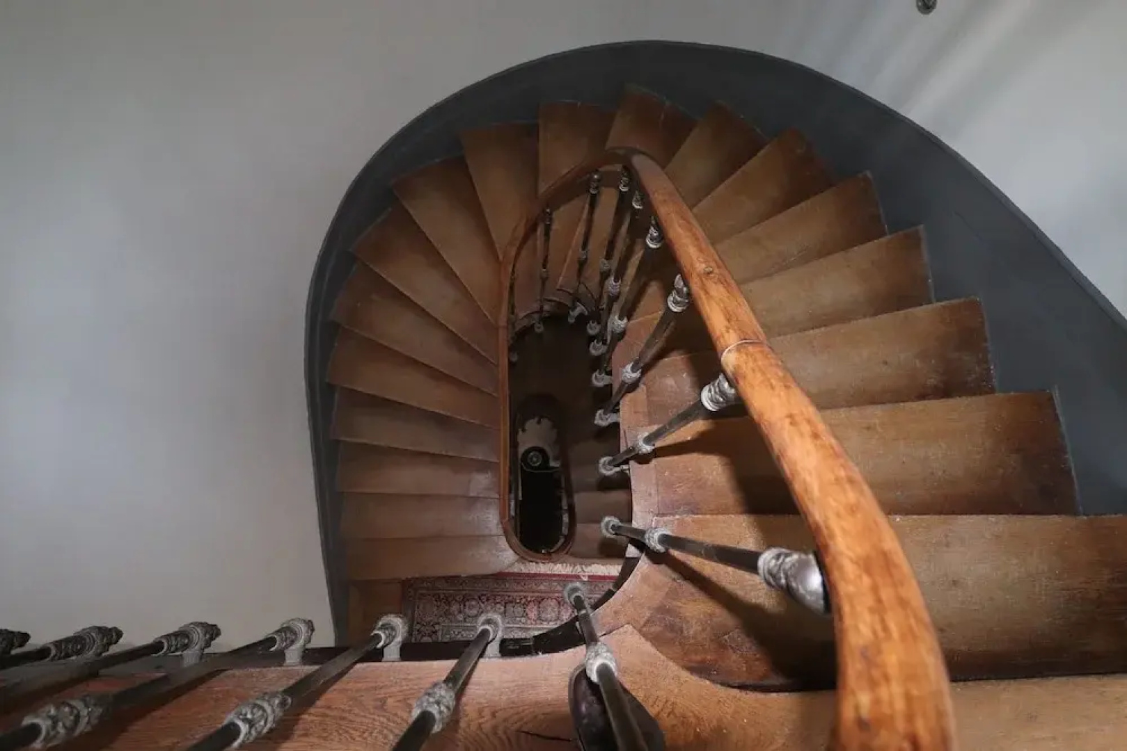 Le Doyenne Et La Maison D Elis