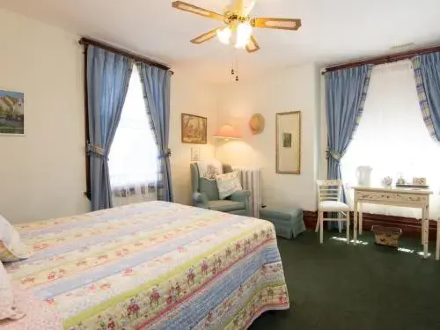 Green Woods Inn