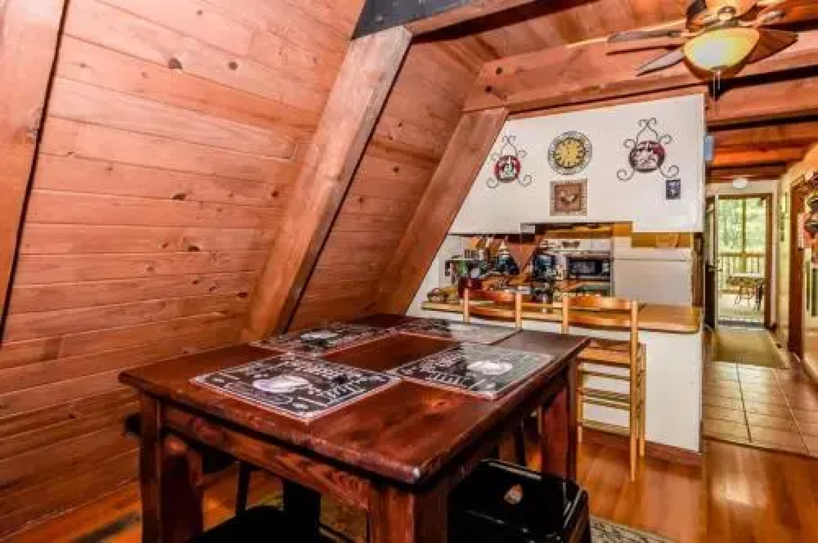 Honeybear Haven - 2 Br home by RedAwning