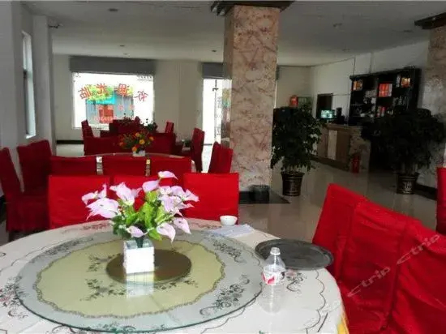 Shangluo Jinsi Gorge Julong Hotel