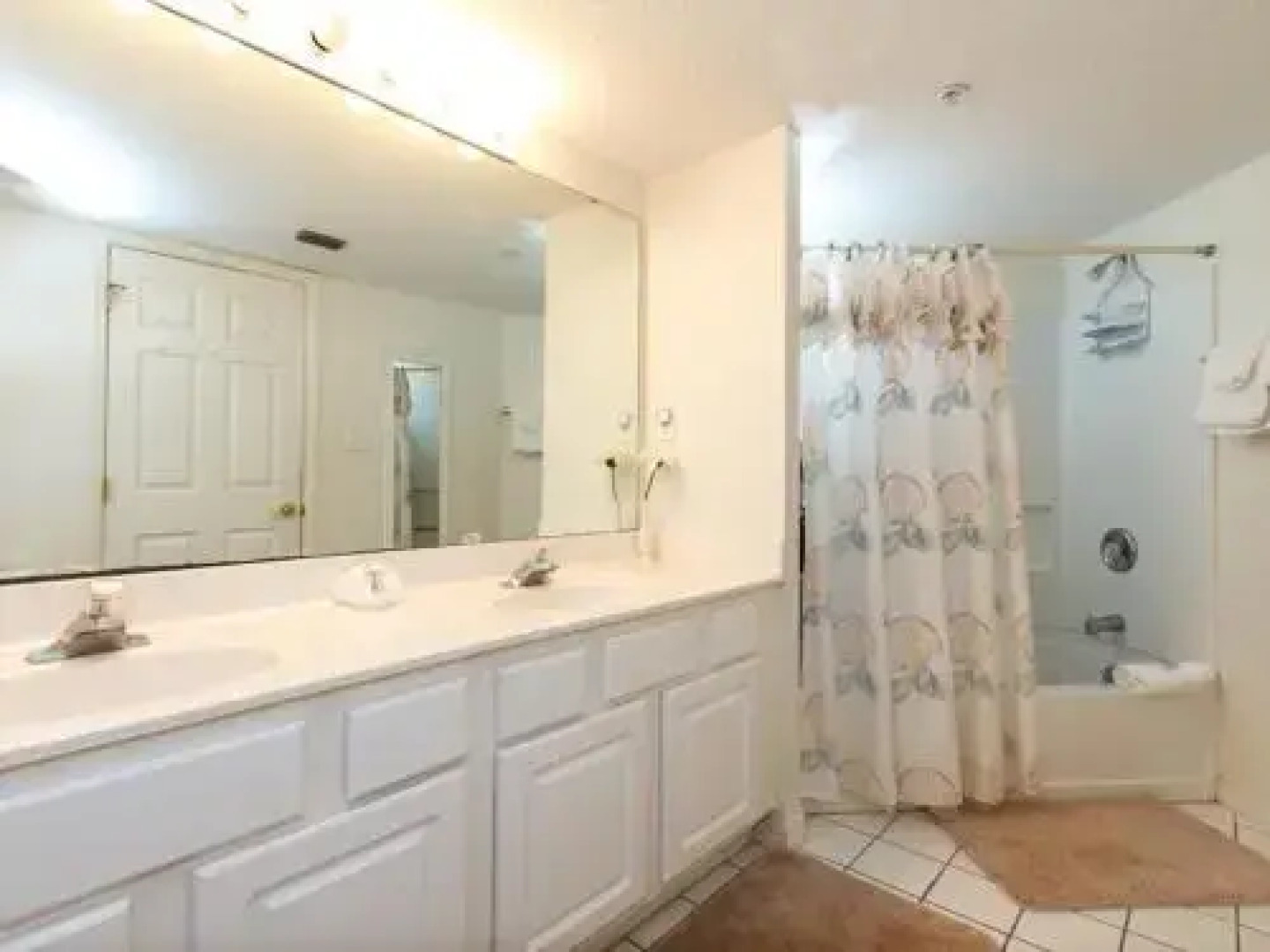 Islander 5009 by RedAwning