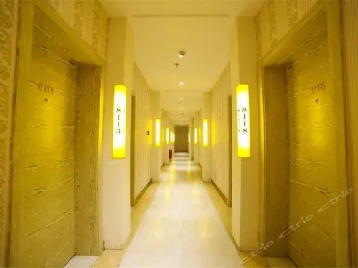Jinhui Business Hotel CBD Yiling Square Branch