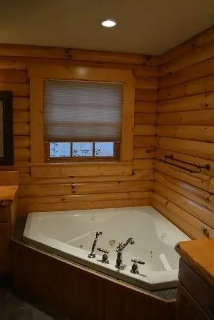 Maverick Hideaway By Redawning