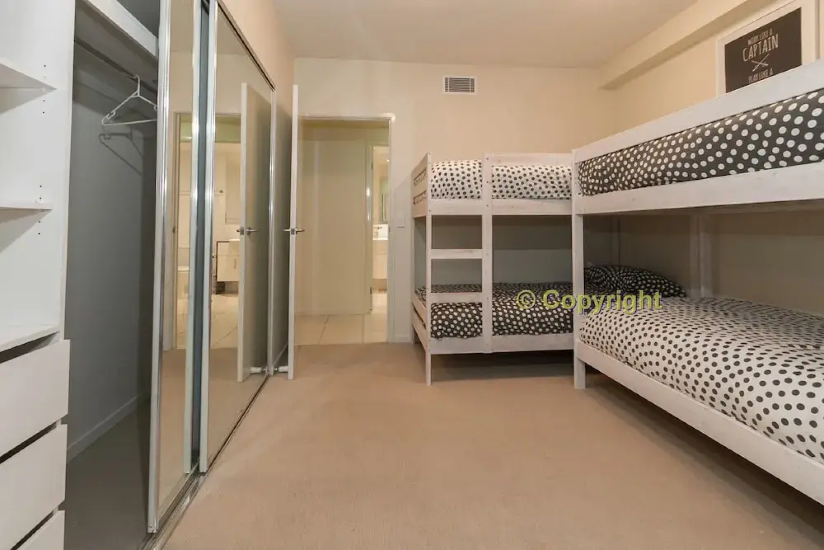 A Deluxe Swim Up - Drift Apartments South