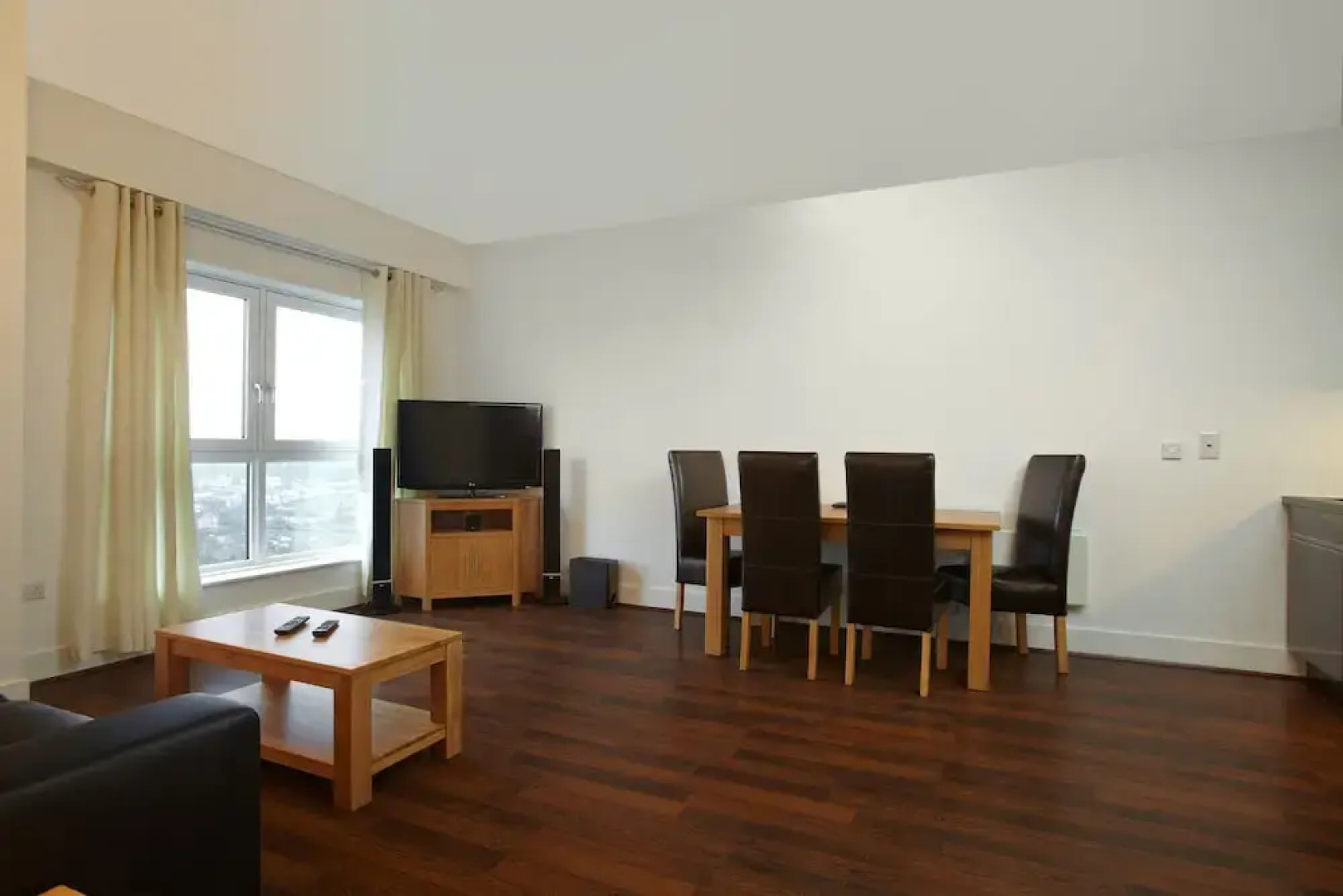 Skyline Plaza By Esa