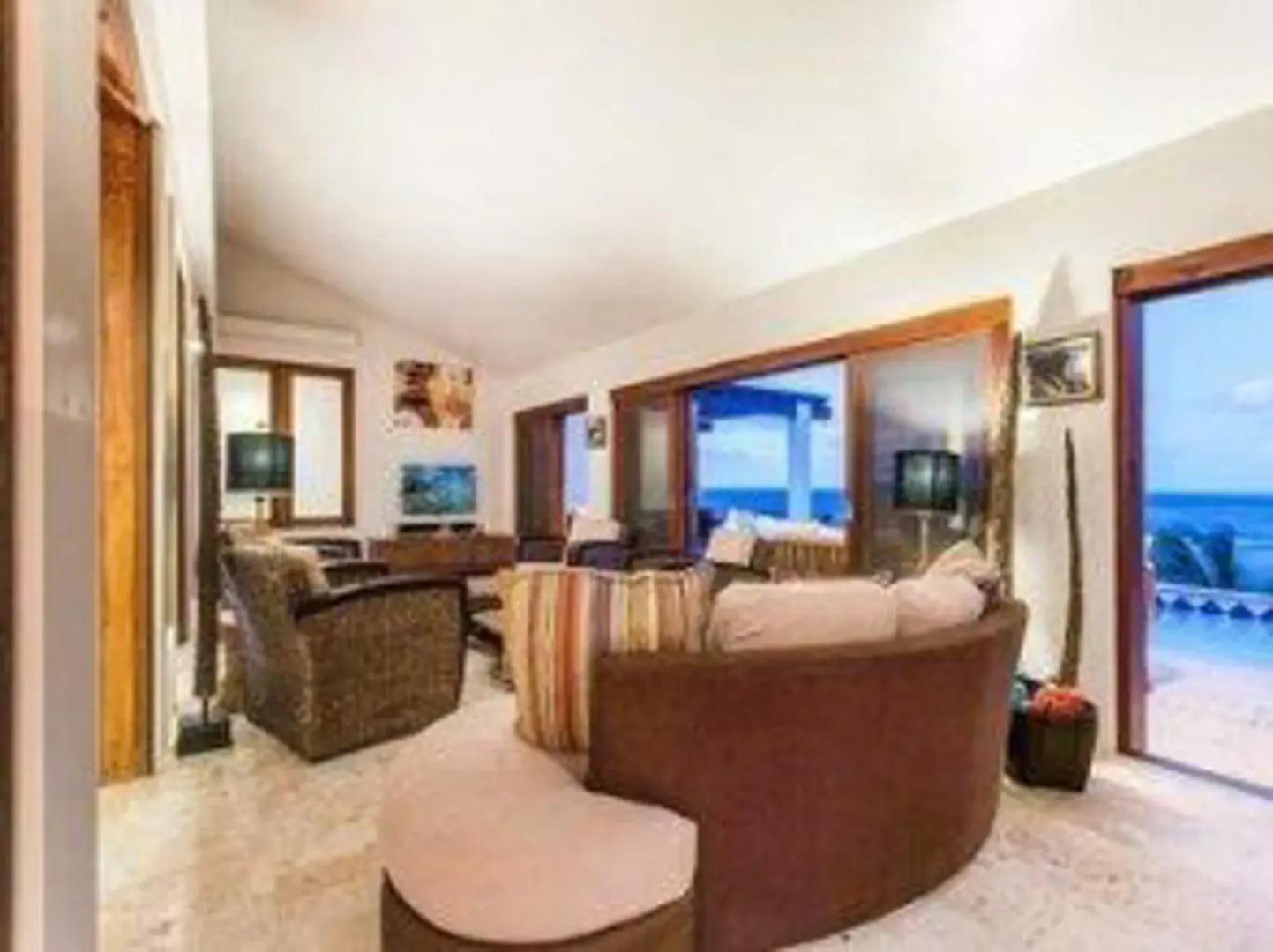 Waves on Shoal Bay Villa