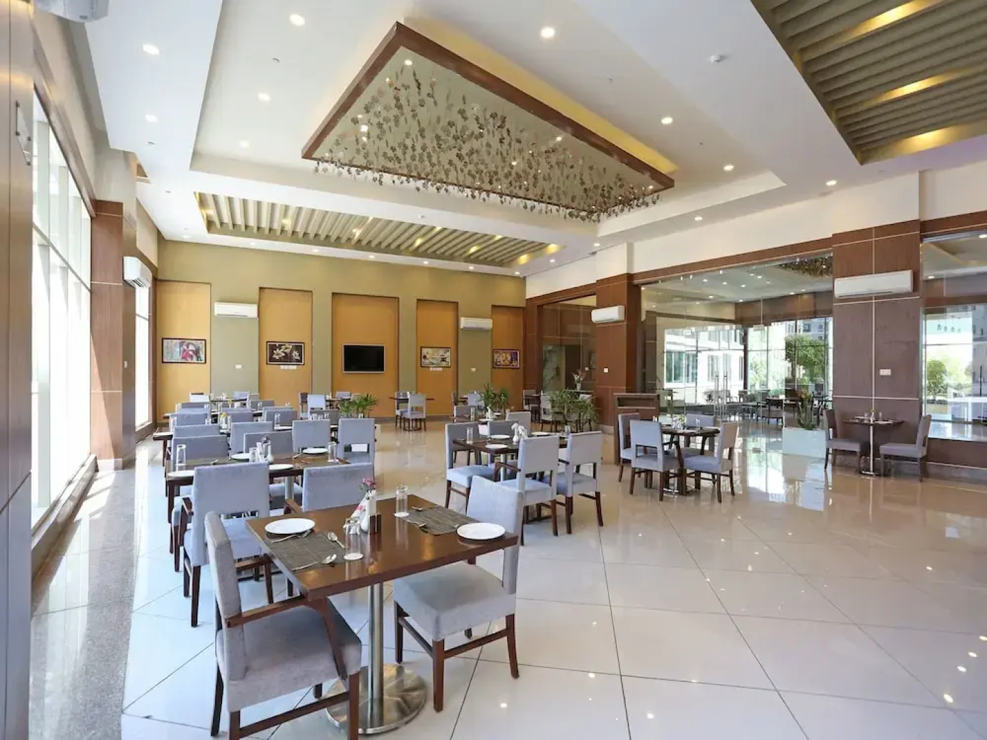 Capital O 13727 Hotel Aarogyam Suites
