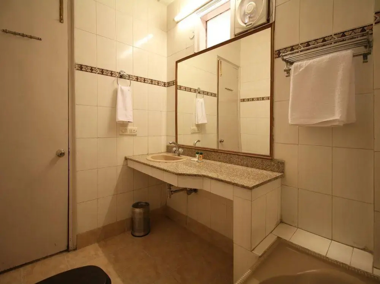 OYO Flagship Guru Dronacharya