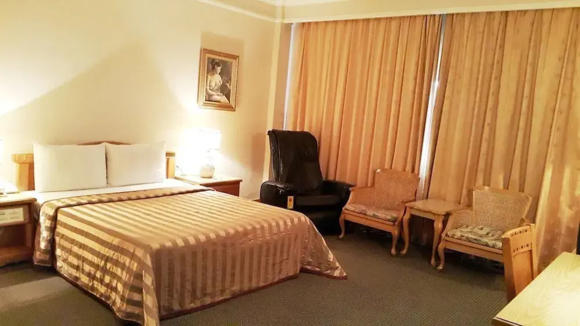 Yifeng Business Motel