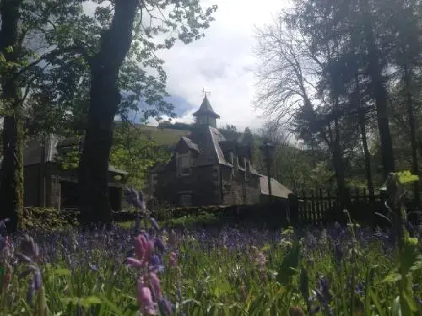 1 bedroom property in Peebles. Pet friendly.