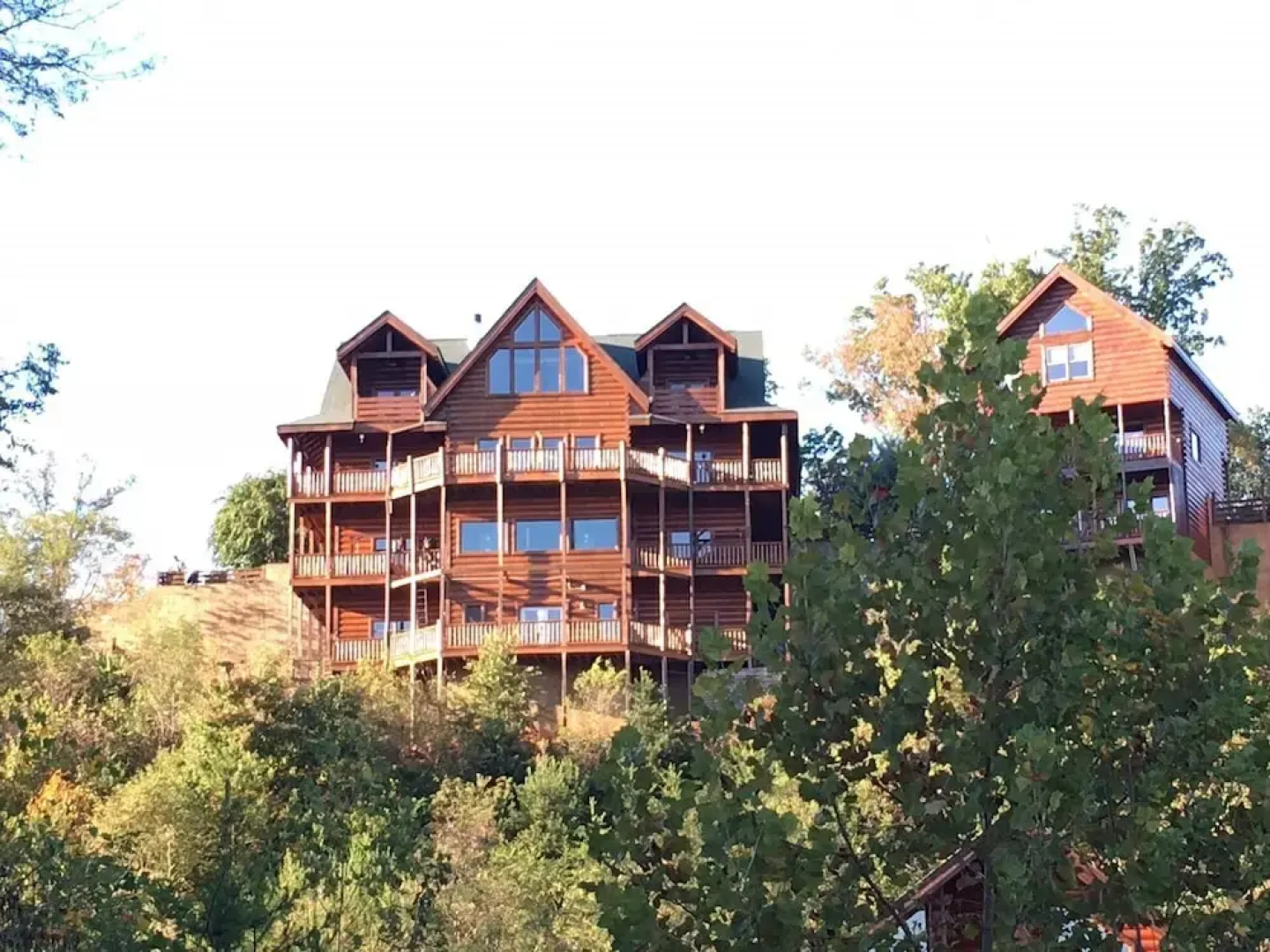 Serenity Mountain Pool Lodge - Nine Bedroom Cabin