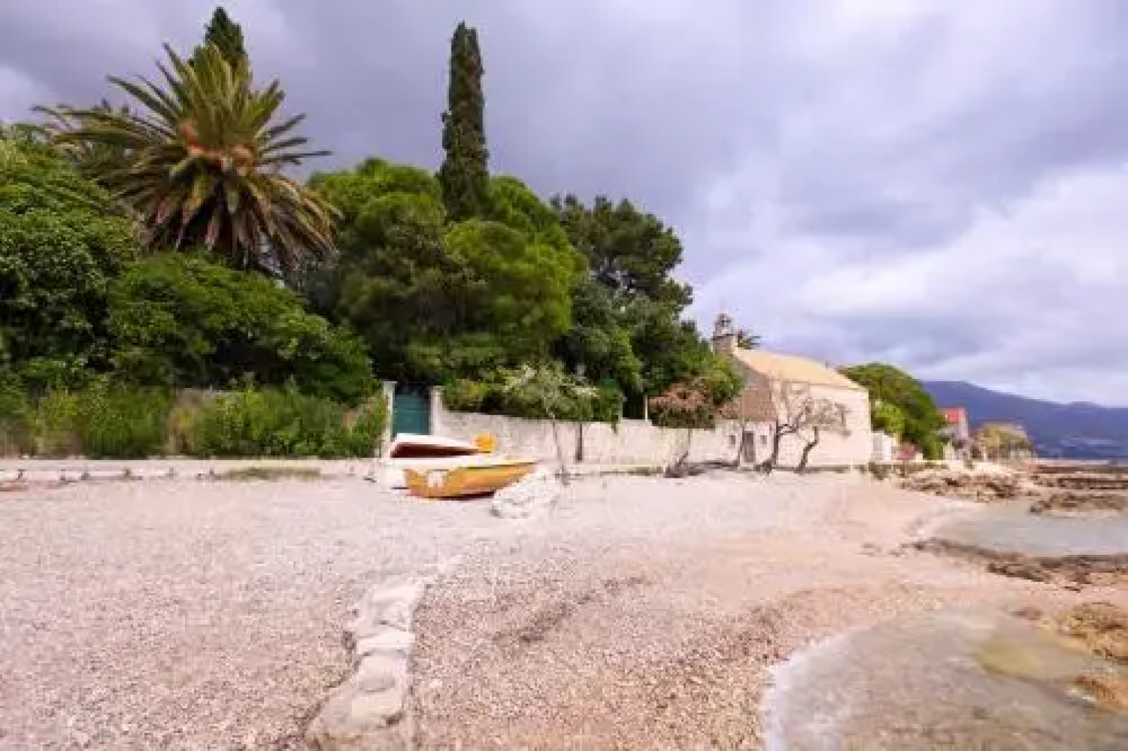 Art House And Garden By The Sea
