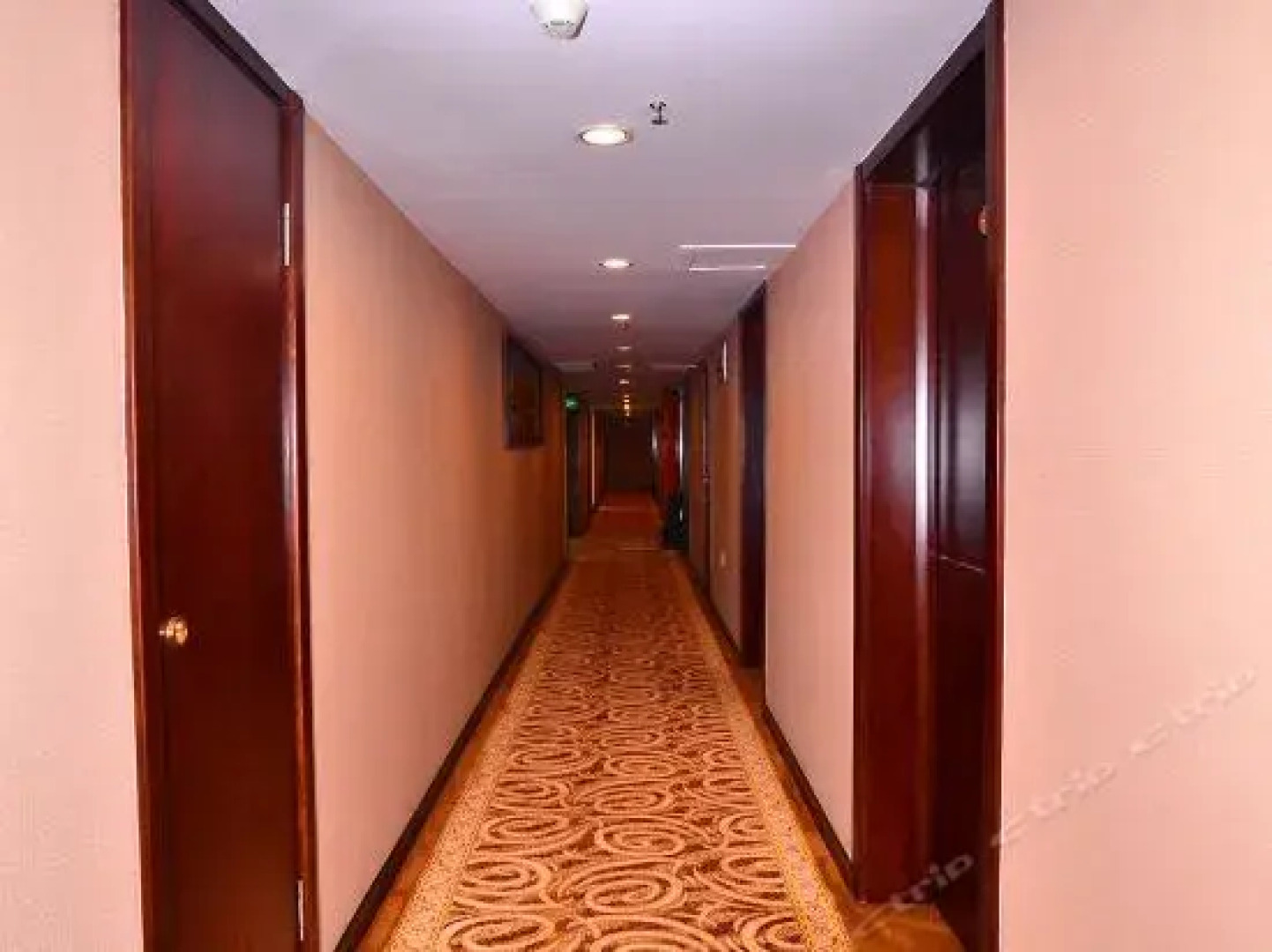 Jinghong Business Hotel