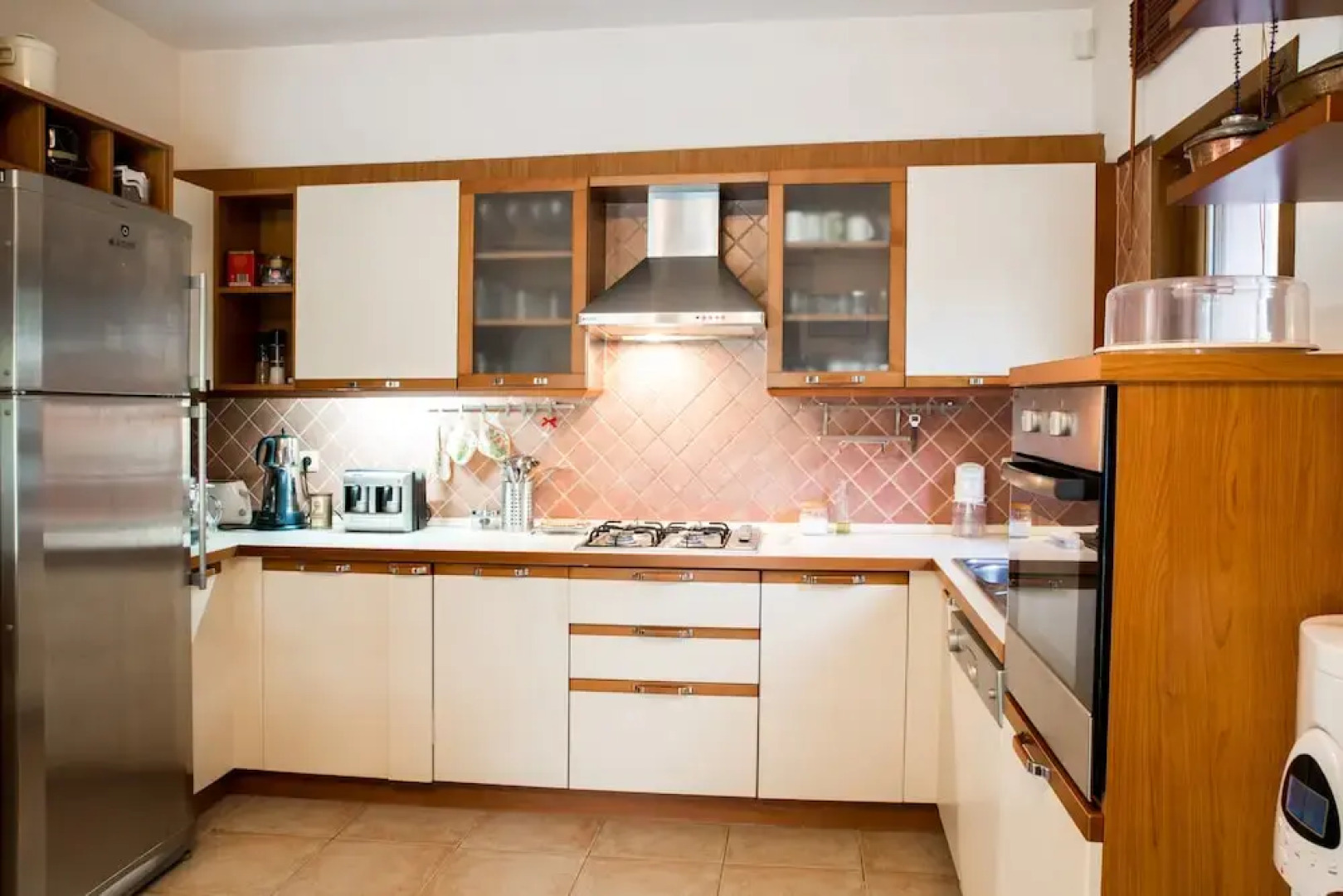 Important Group Villa Alaca