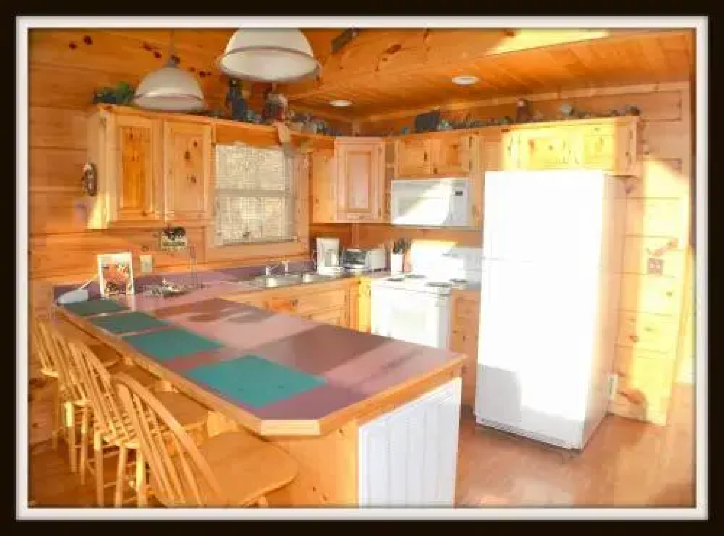 Autumn Mist - 3 Br cabin by RedAwning