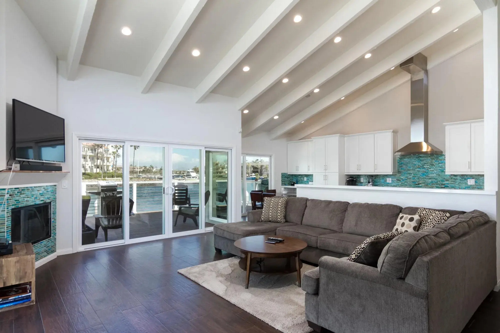 Waterfront House in Oxnard by RedAwning