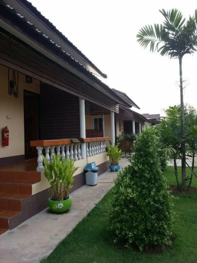 Tong111 Rattaburi Hotel