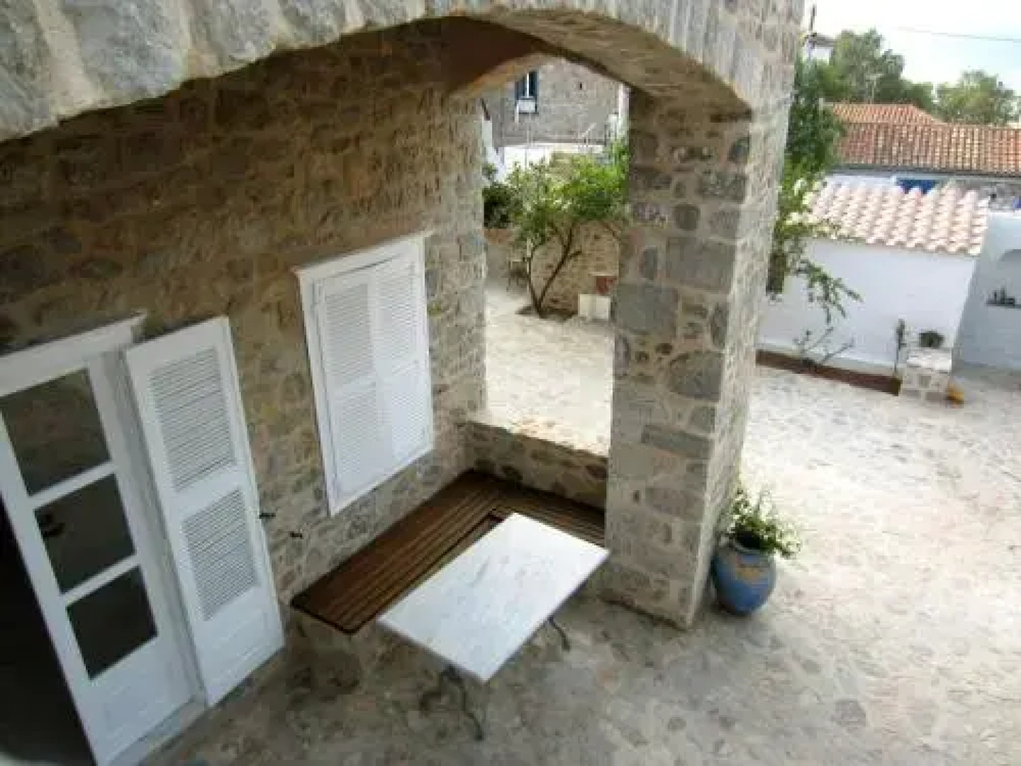 Kiki's Houses Vlichos