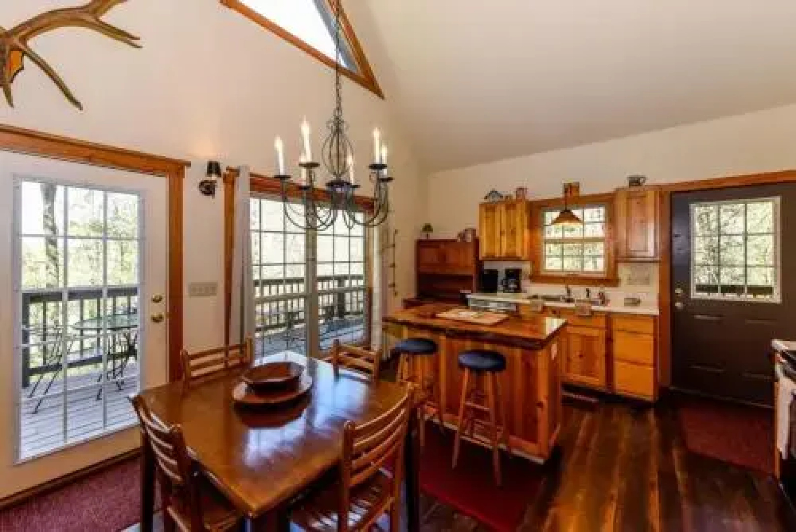 Beeks Peak - 4 Br home by RedAwning