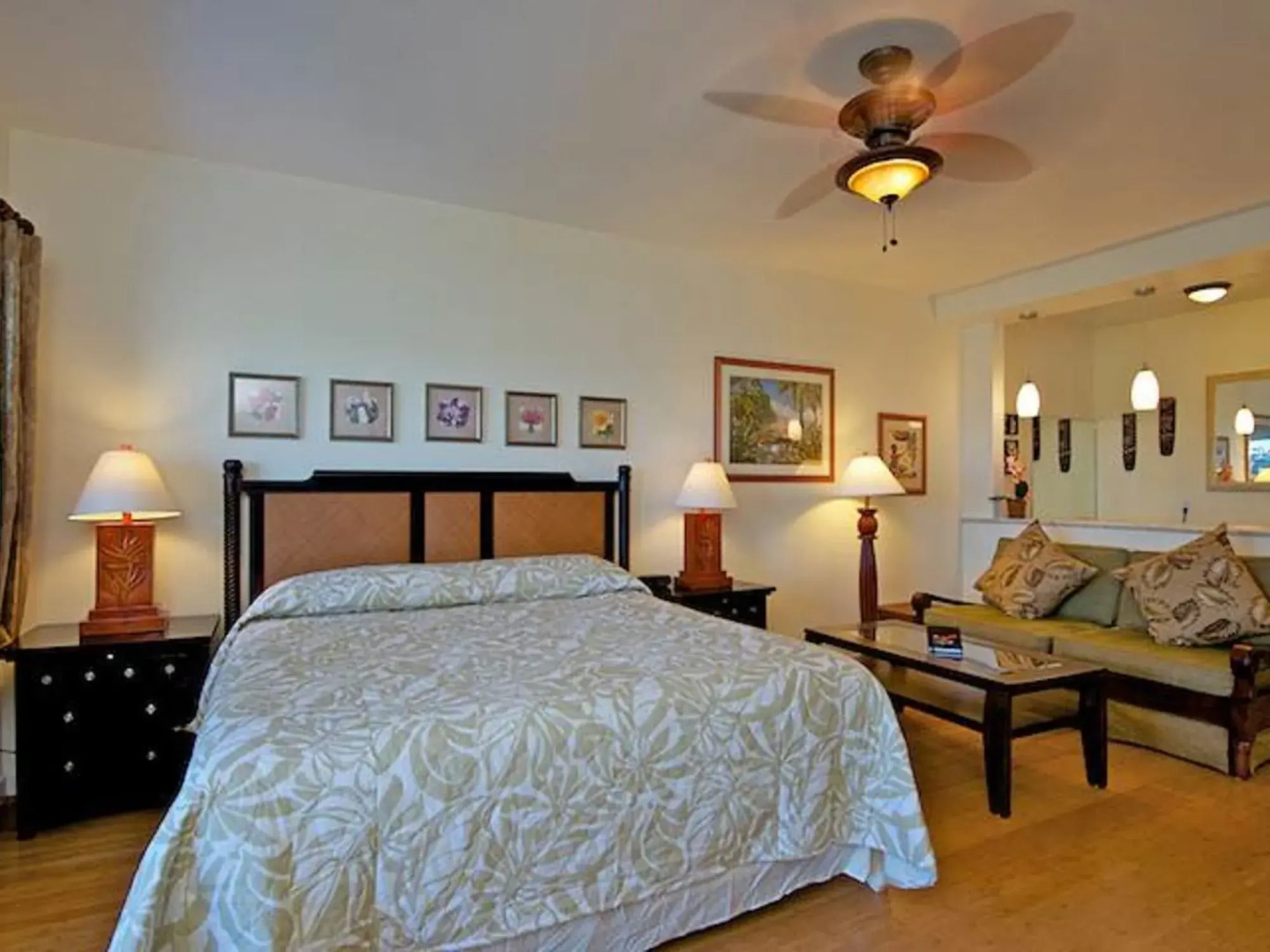 Pohailani #201 Studio Bedroom Condo by RedAwning