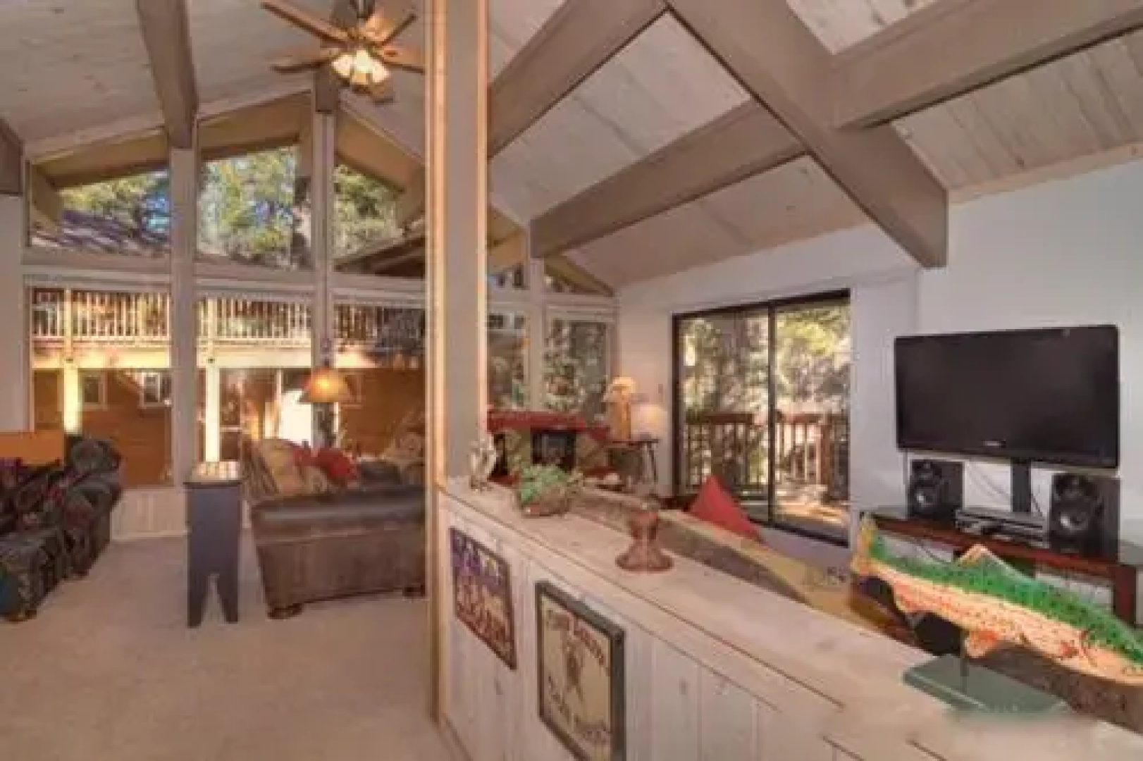 Spacious 3 North Shore Townhome 3 Br townhouse by RedAwning