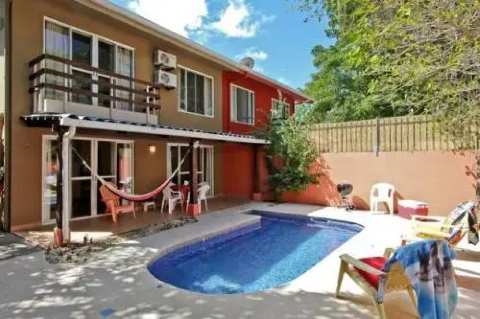 Private townhome 2 blocks from the beach and restaurants