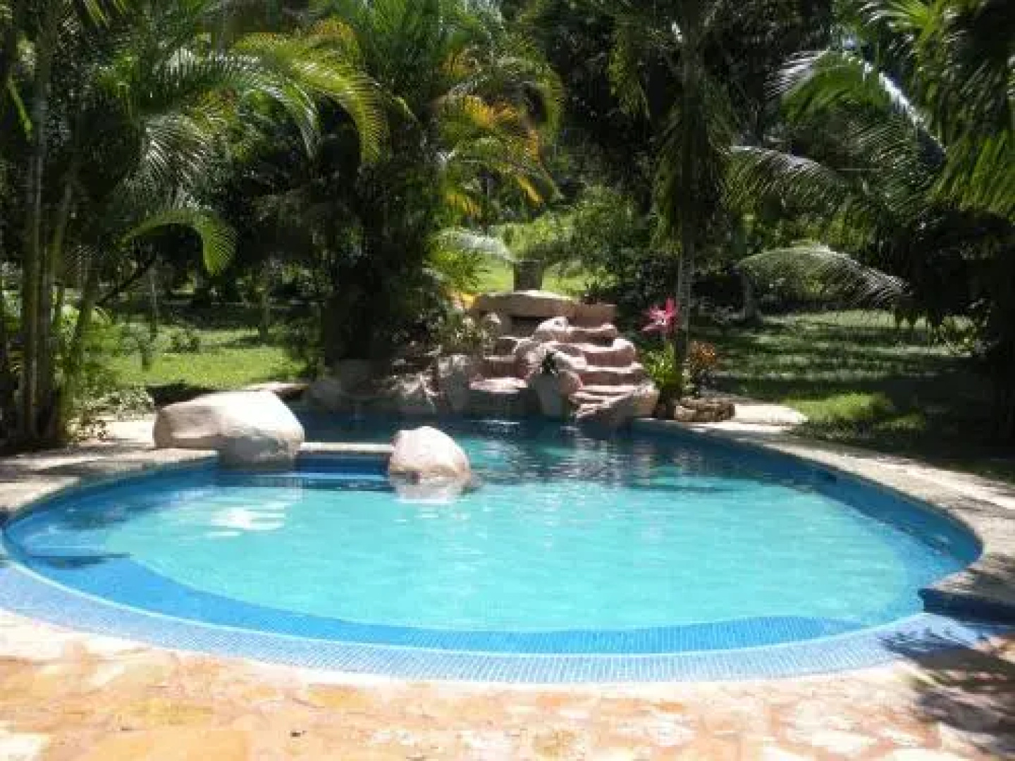 Leslie's Private Paradise