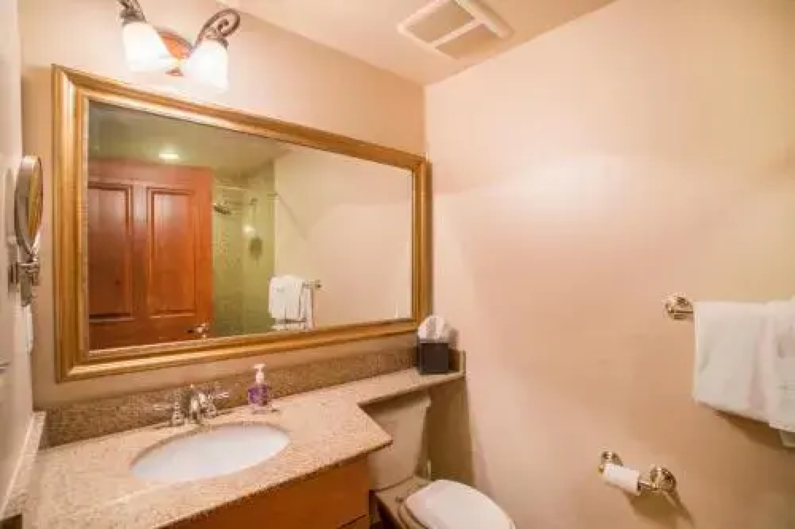 Hotel and Resort Rooms by Midway Lodging