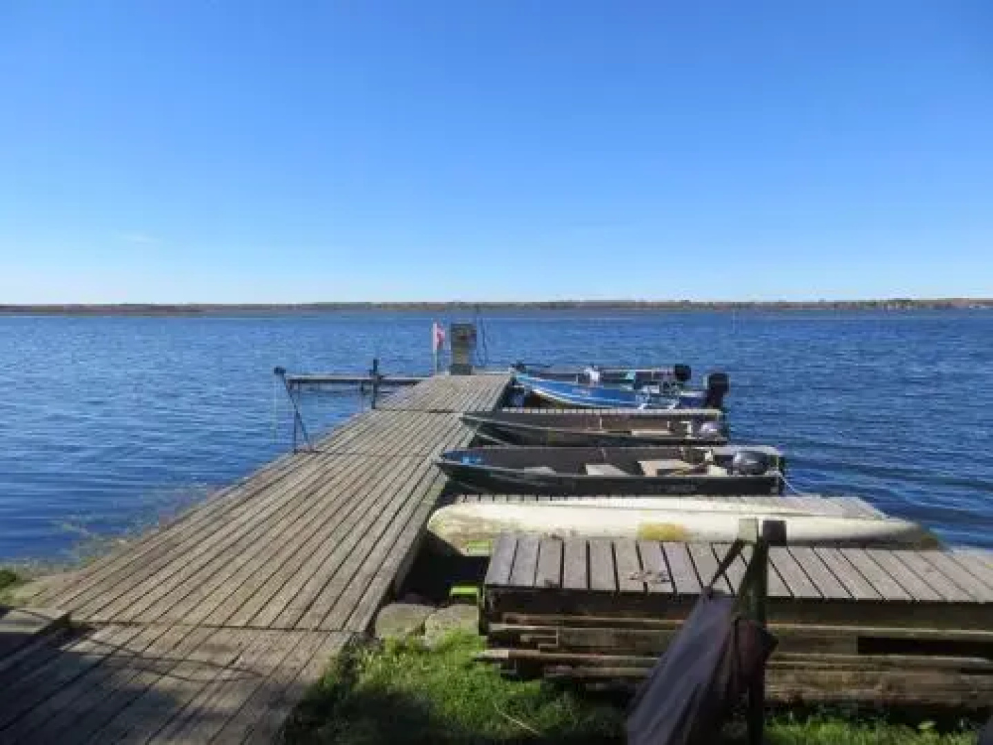 Lunge Haven Cottages & Boating Club