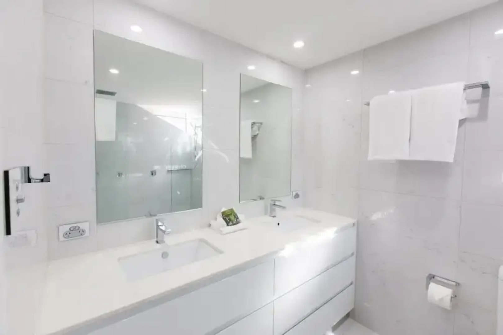 603 On The Beach - Luxury Apartment