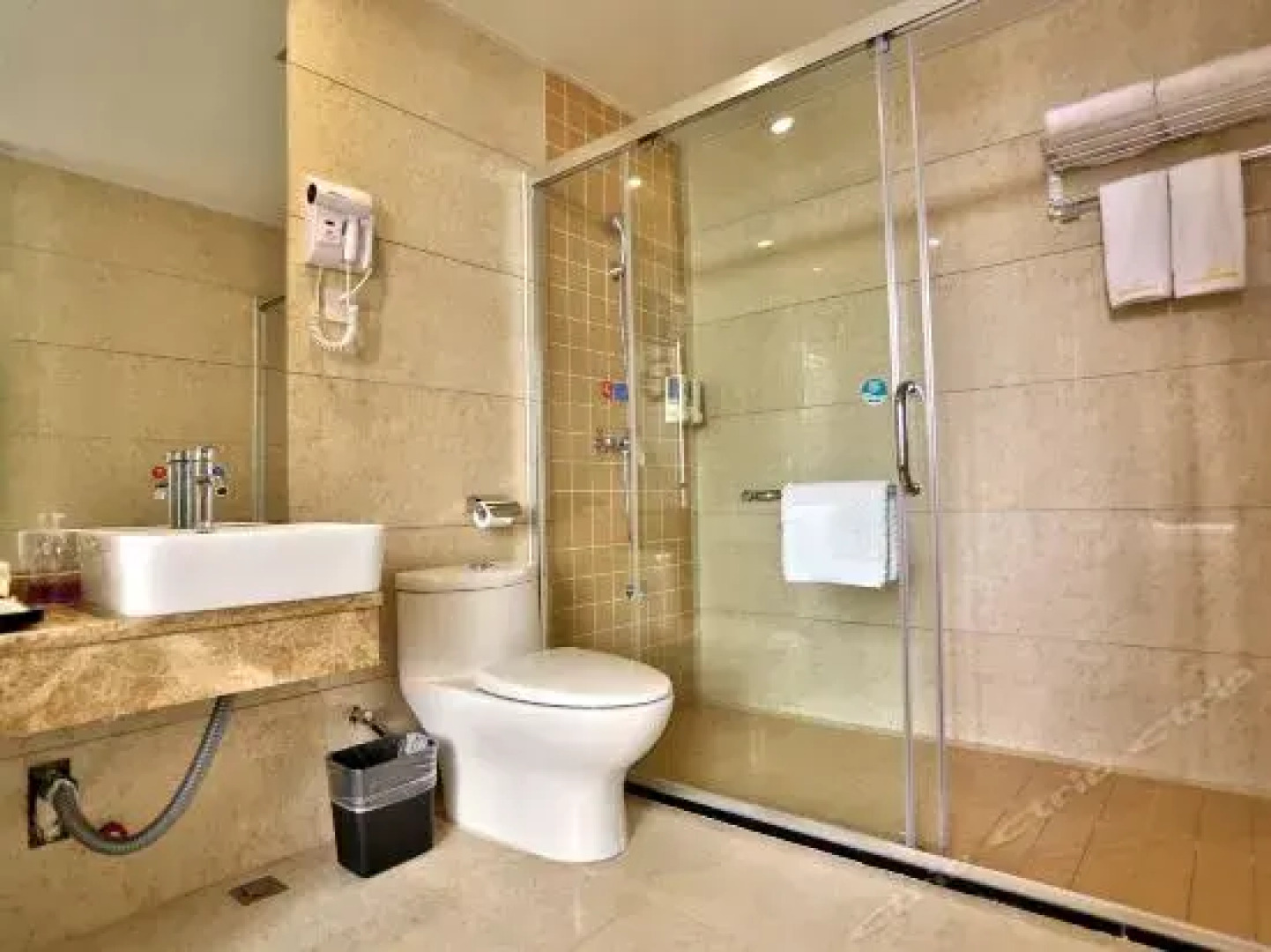 Zhangzhou Lianyi Business Hotel