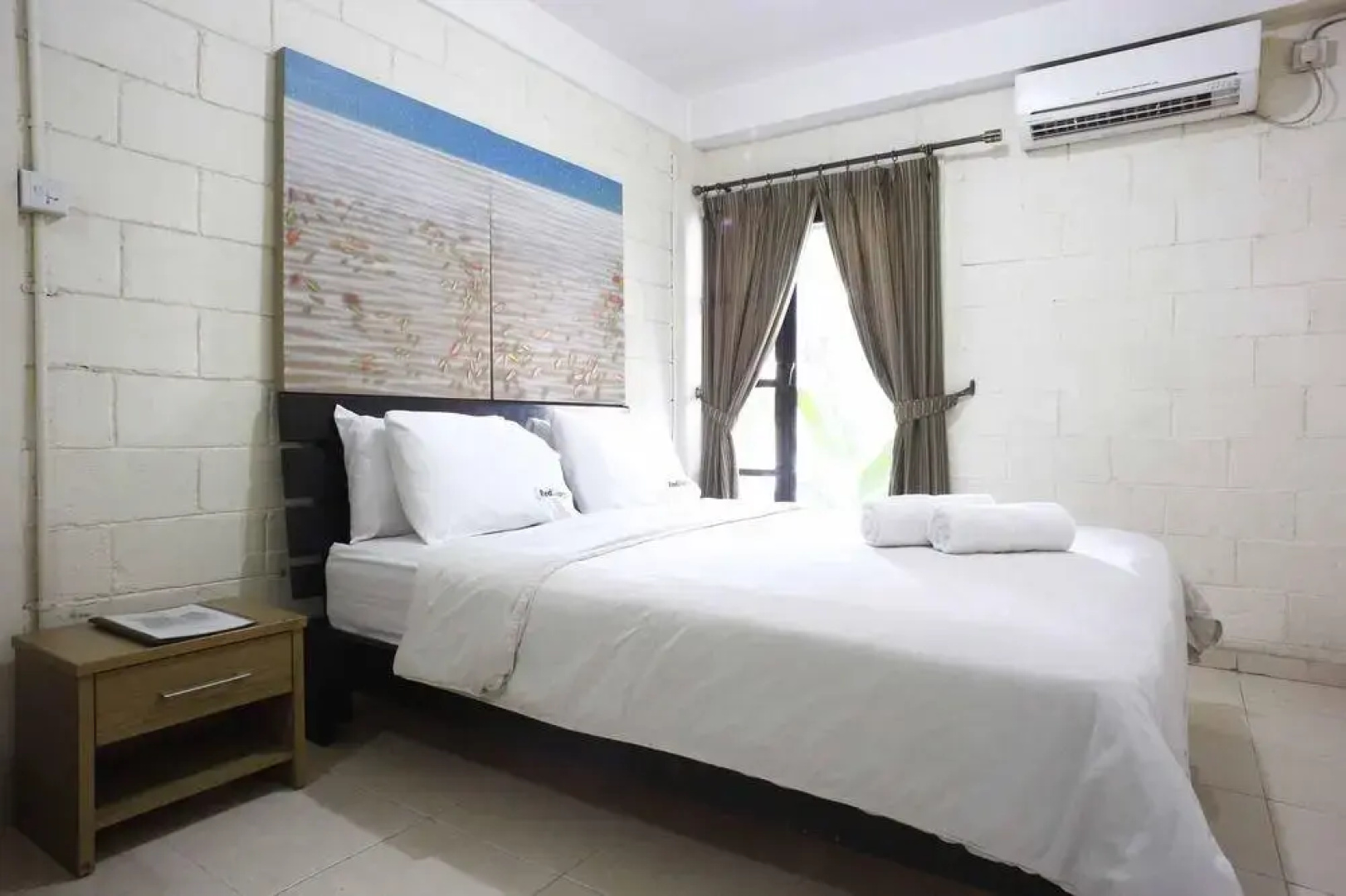 RedDoorz Near Teras Kota