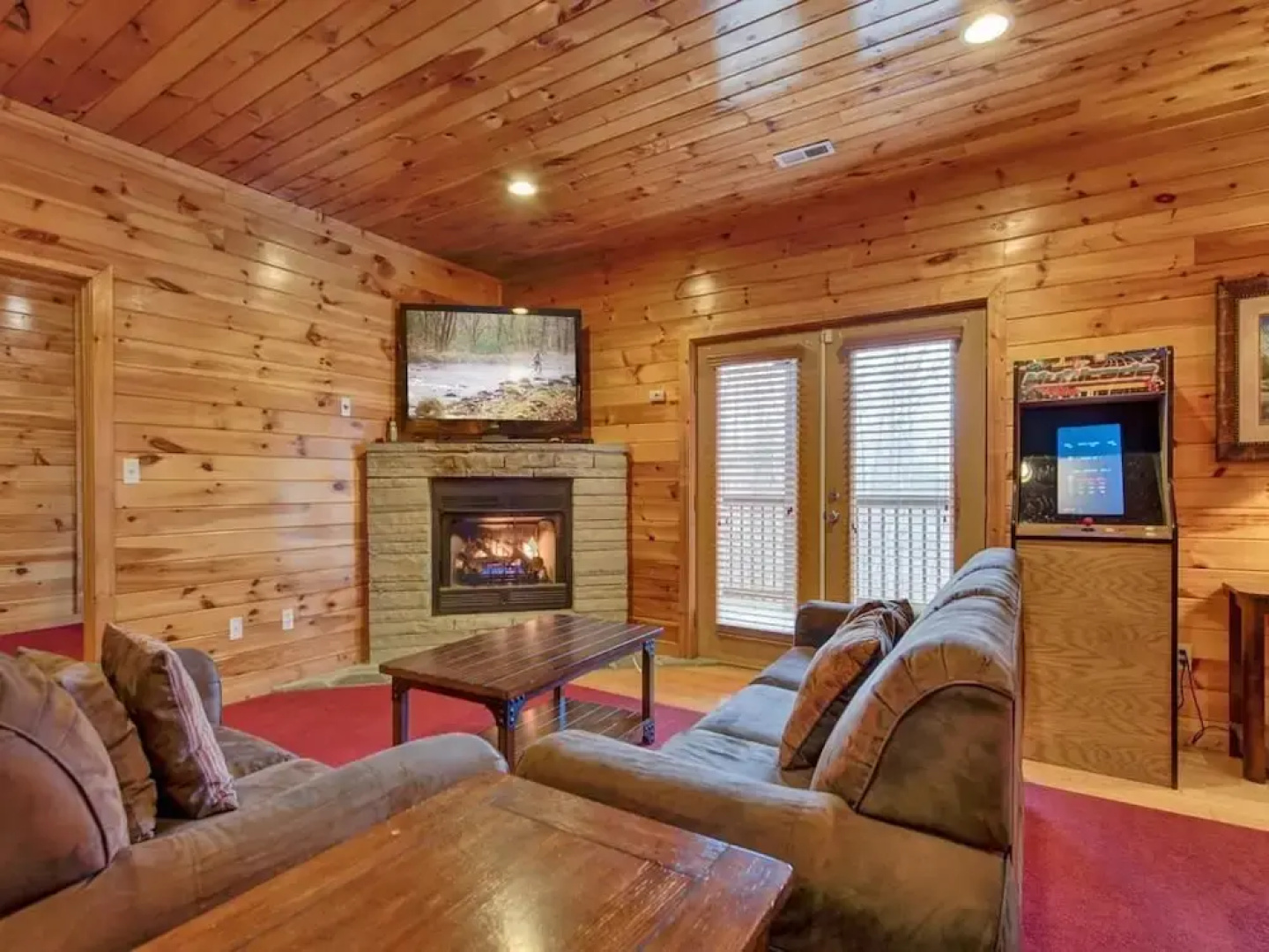 Apple Bear Lodge - Four Bedroom Cabin