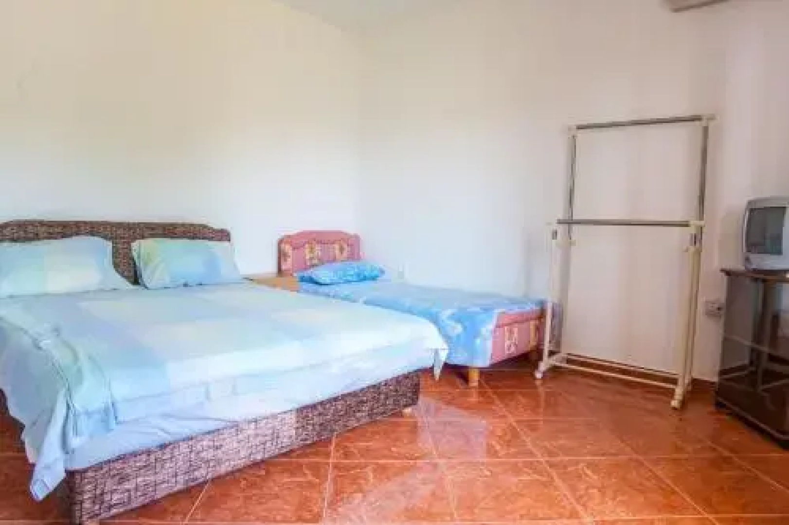 Egzona Home