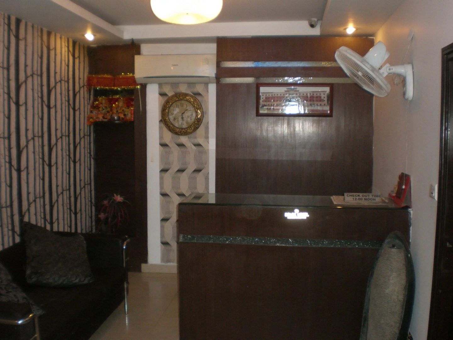 OYO 8627 Hotel Space