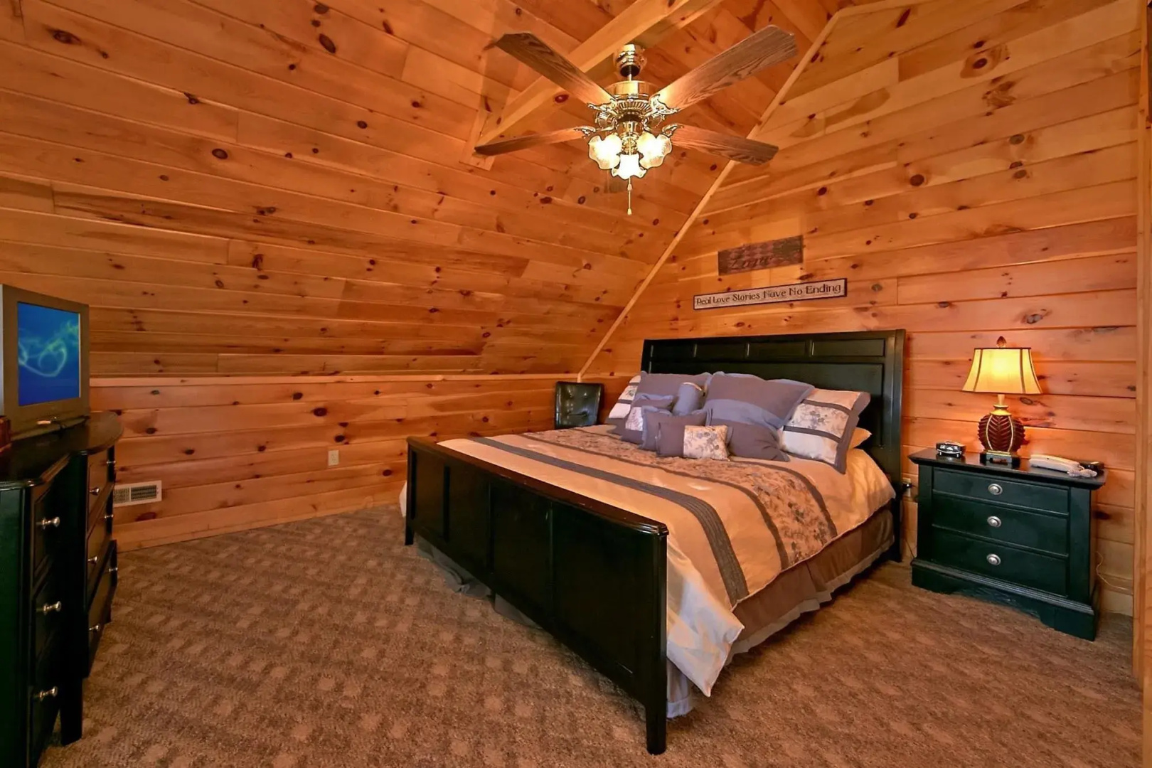 Mountain Splash 1 Br cabin by RedAwning