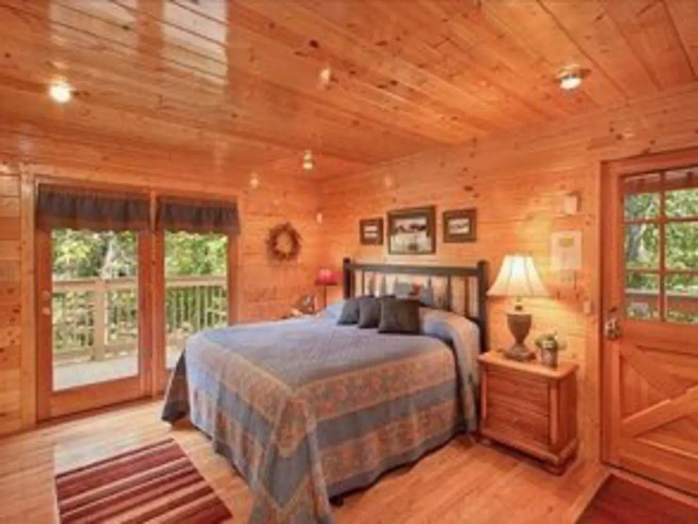 Knotty Pine Delight