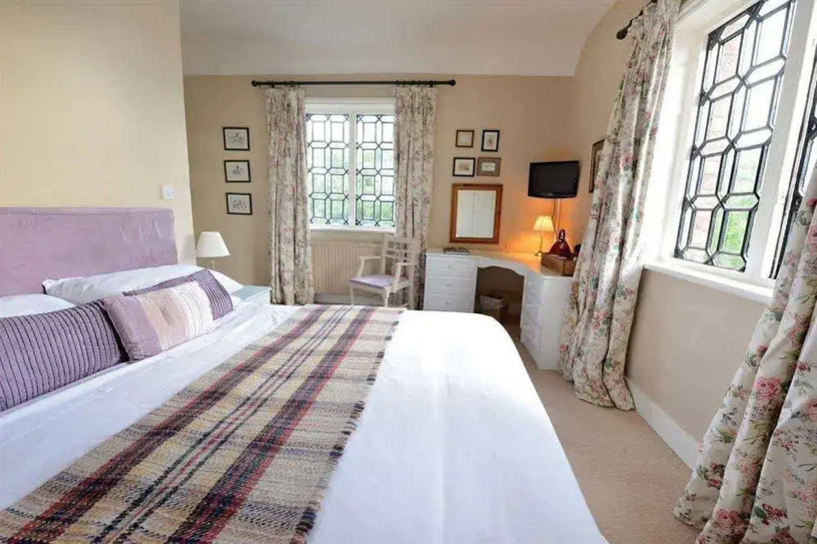 The Cholmondeley Arms - Inn