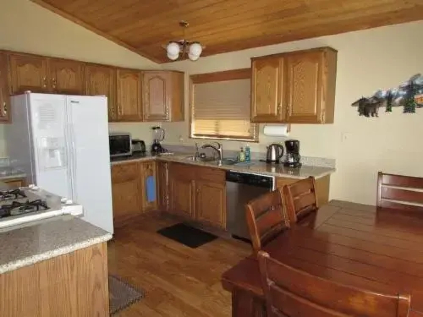 034 Menlo Suite Cabin