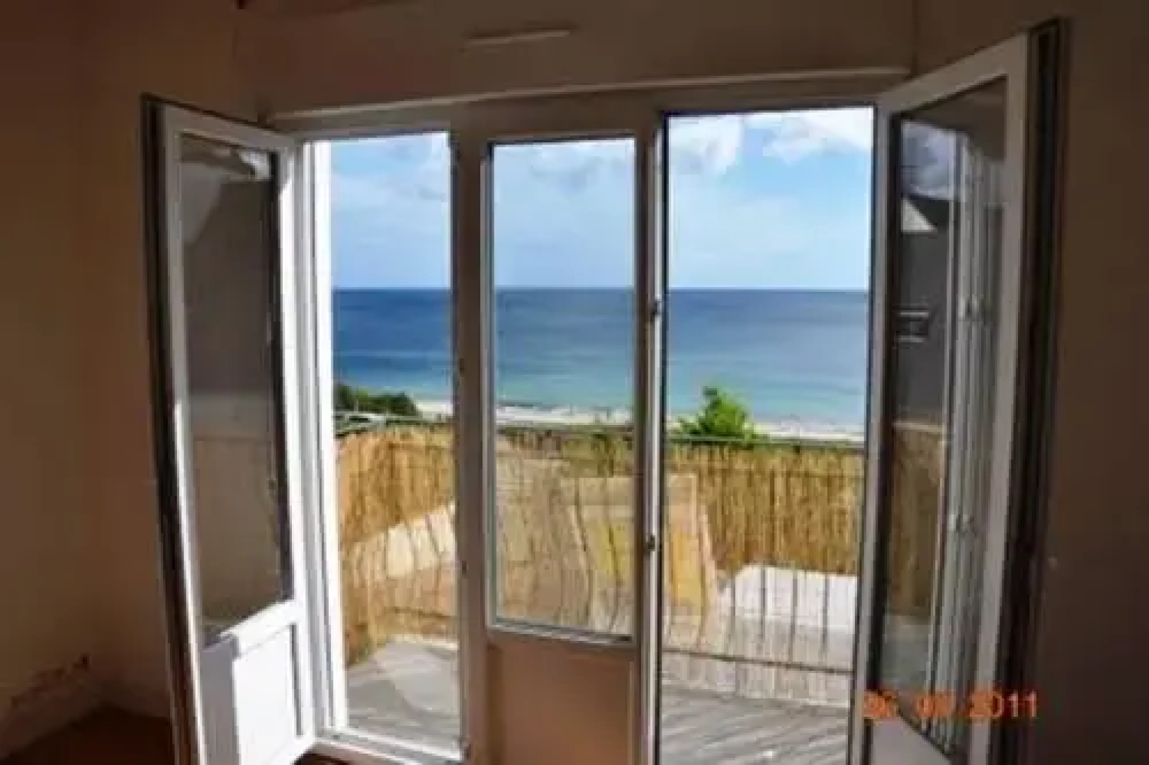 Fenetre Ouverte Sur La Plage