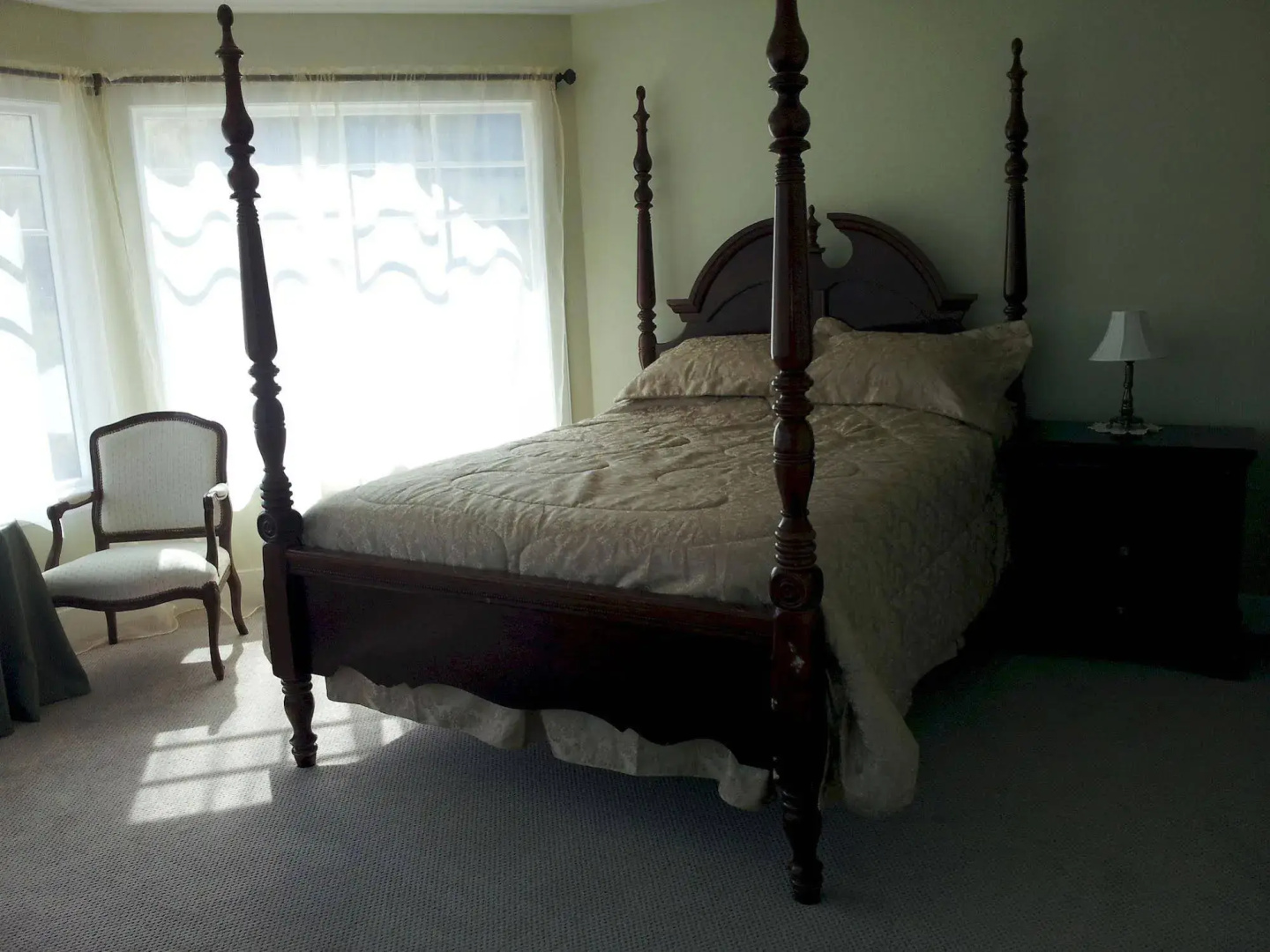 Harvelle House Bed & Breakfast