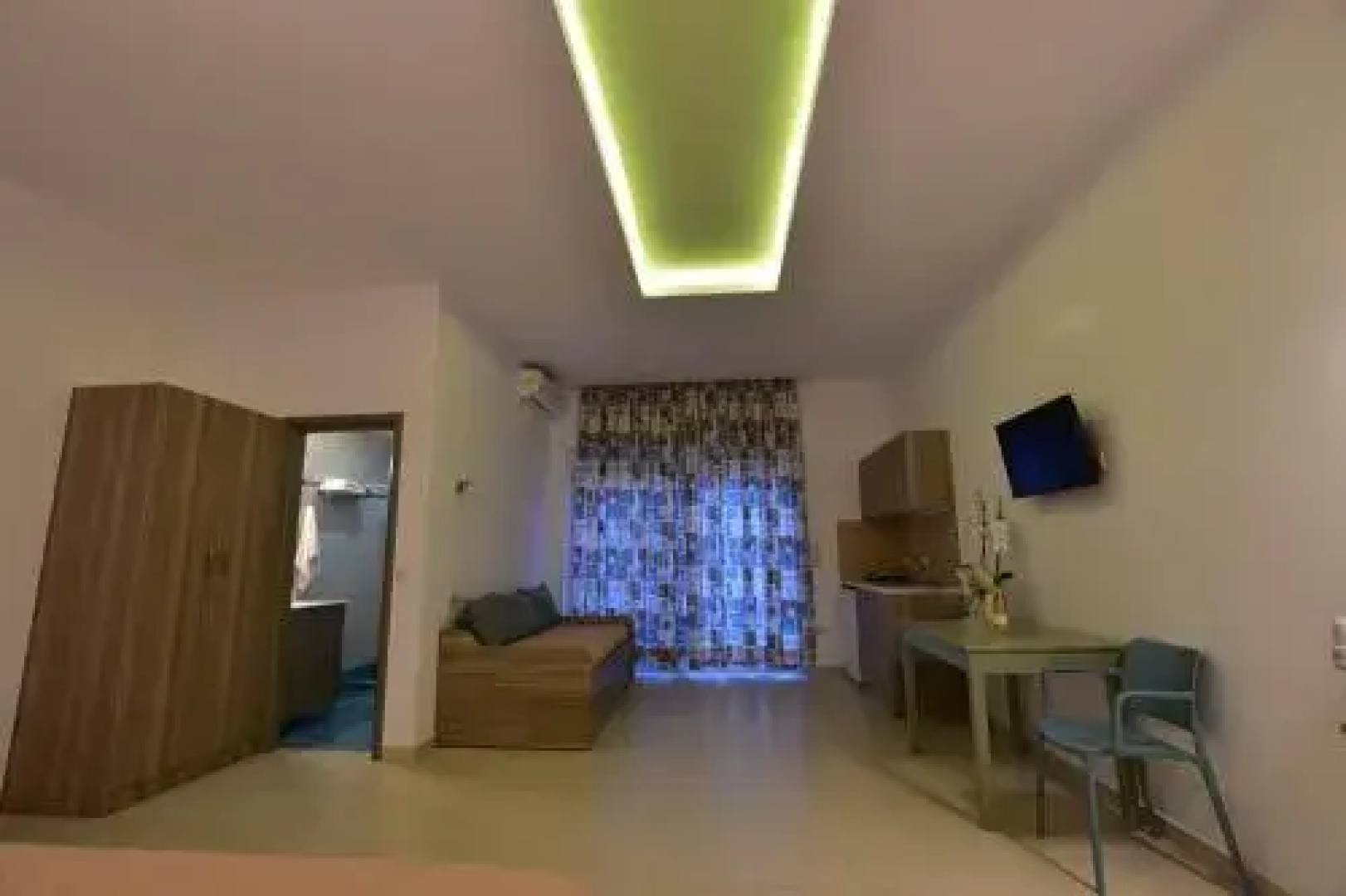 Nicole Rooms