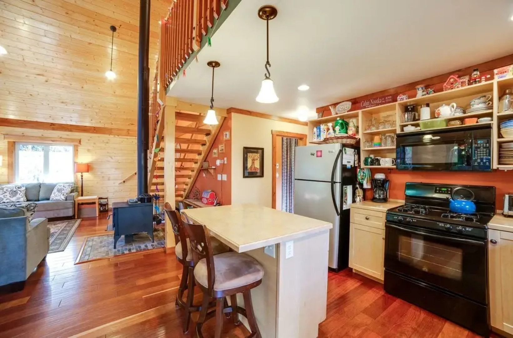 21gs - Log  - Pets Ok - Sleeps 6 3 Bedroom Home by RedAwning