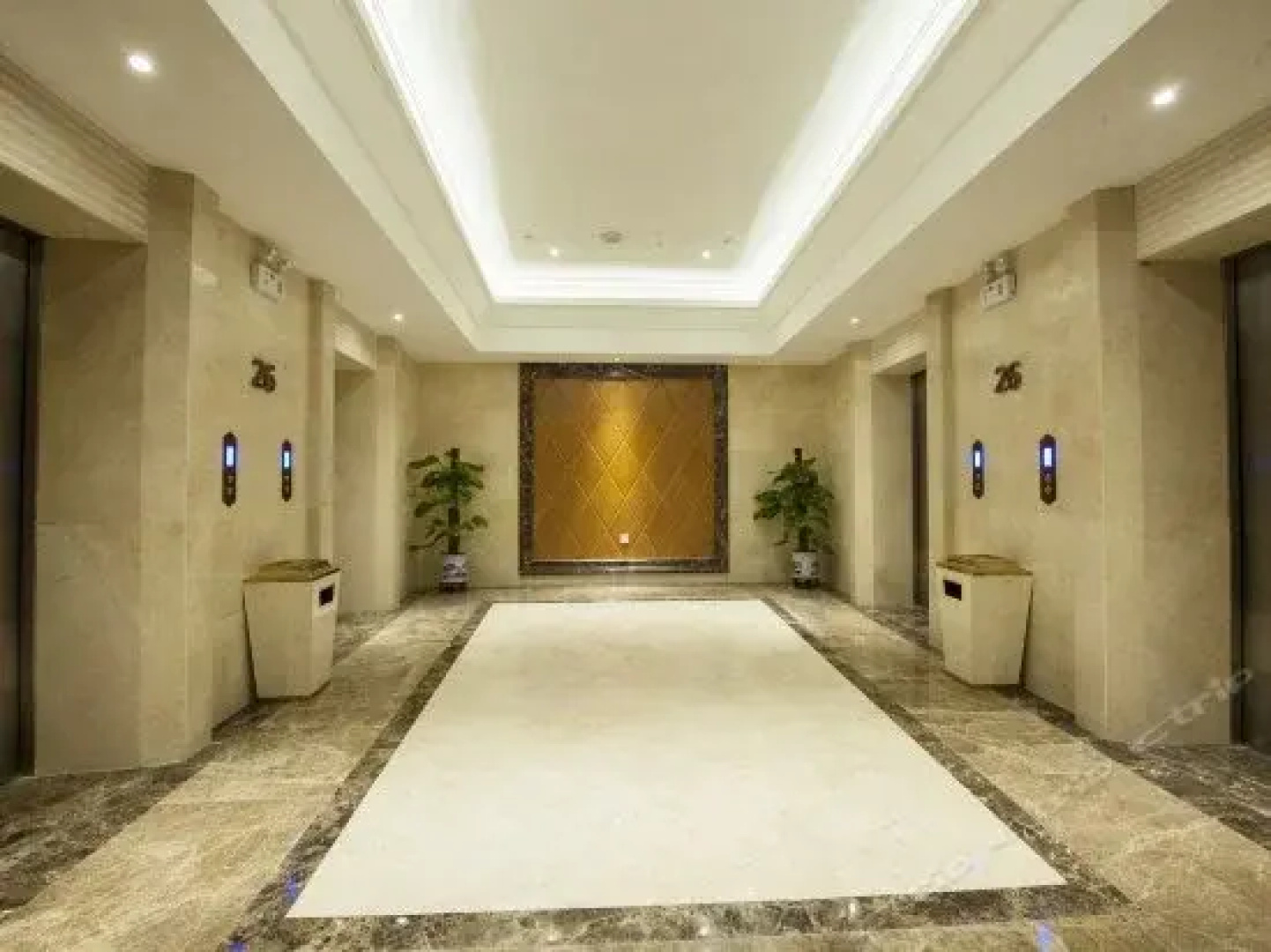 Huayin International Hotel