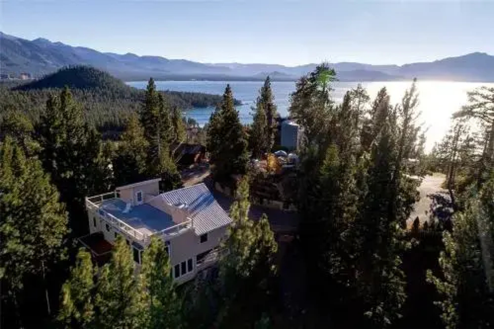 Lookout Lodge by RedAwning