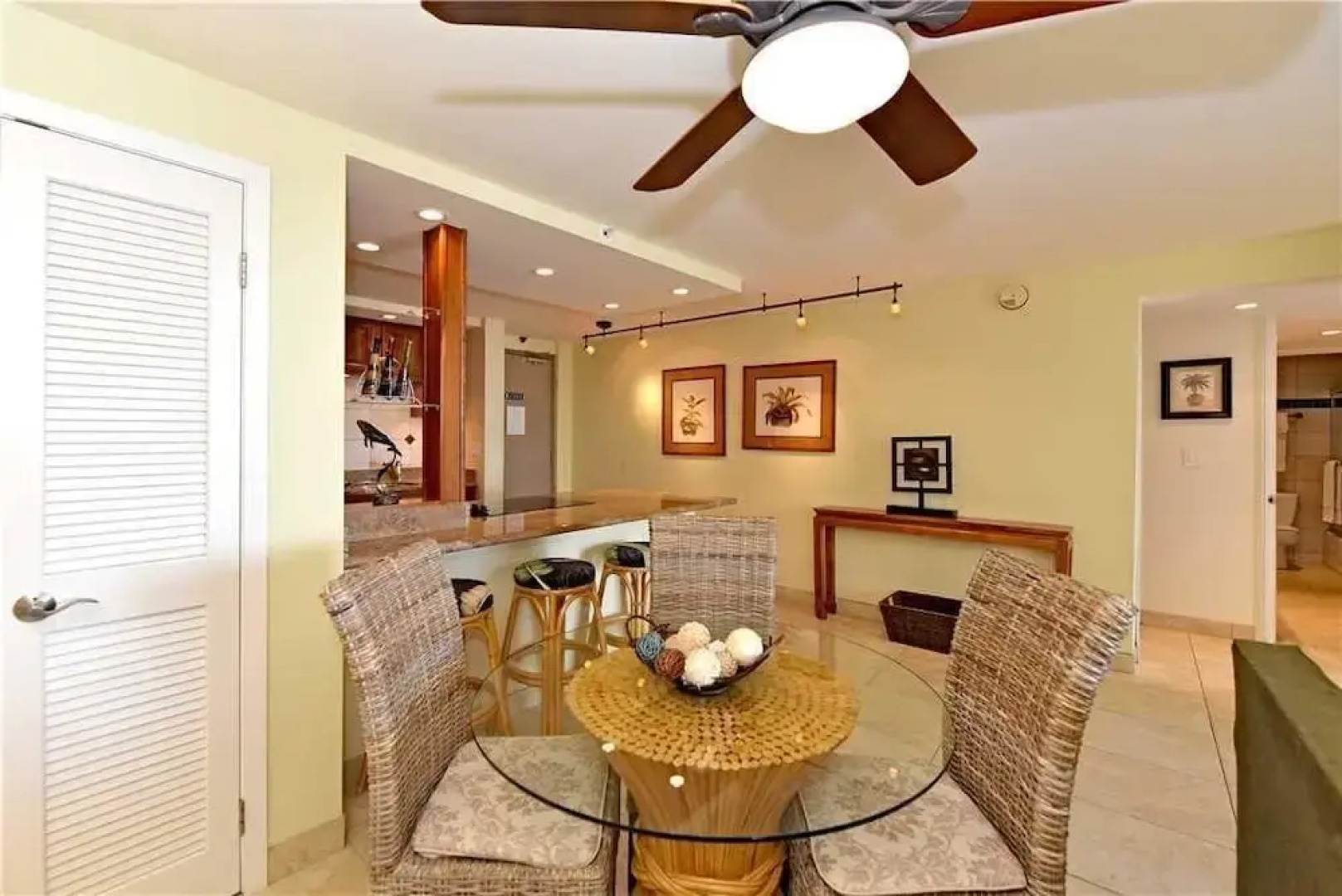 Valley Isle #1203 2 Bedroom Condo by RedAwning