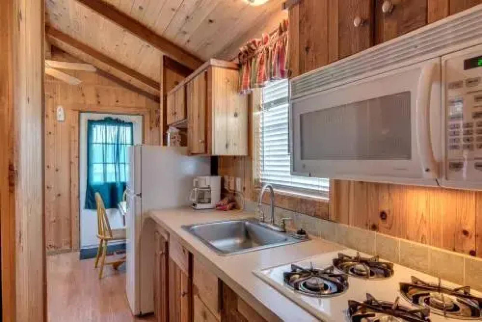 Lake Conroe One-Bedroom Cabin 4
