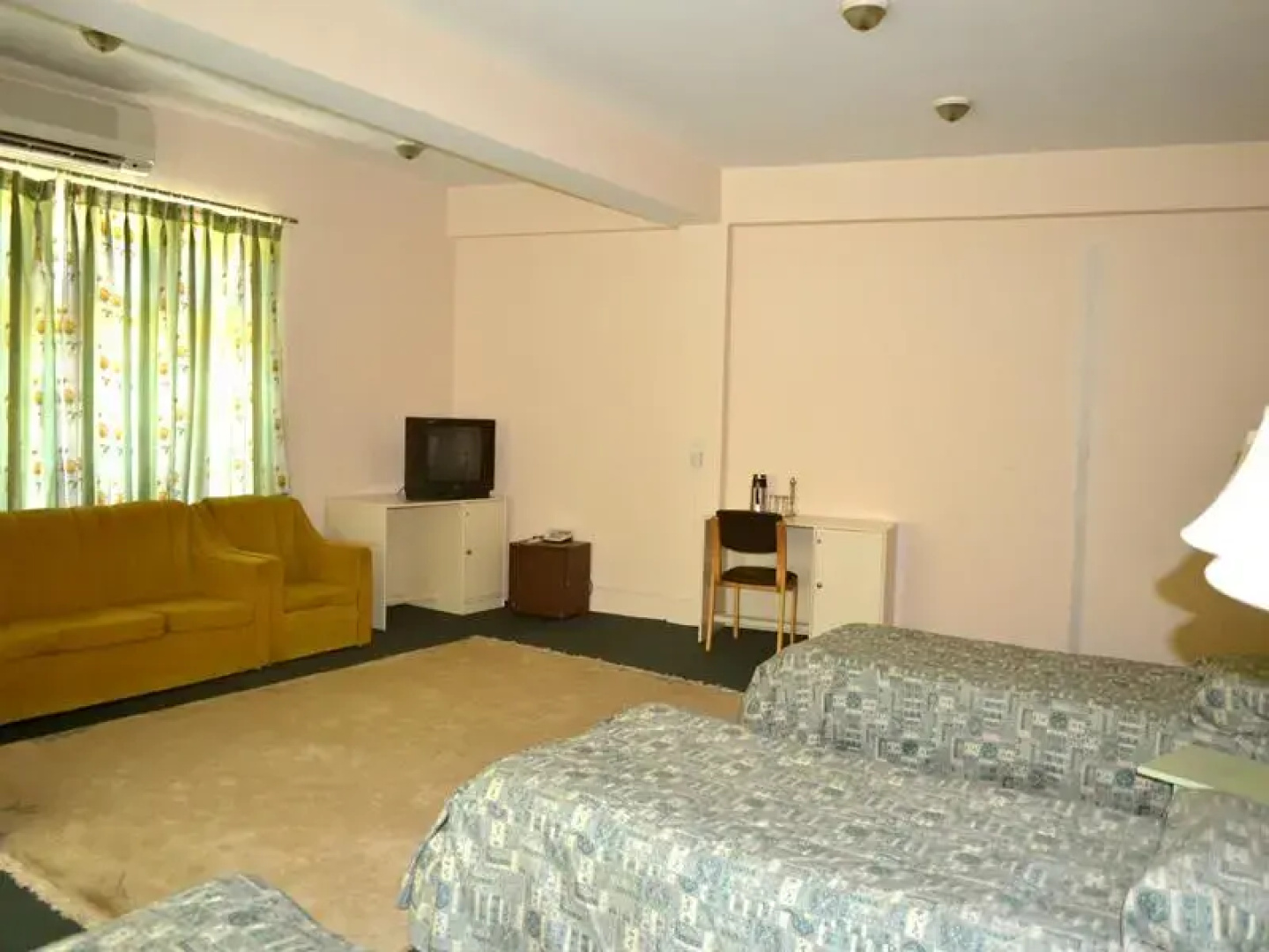 Hotel Shahanshah International