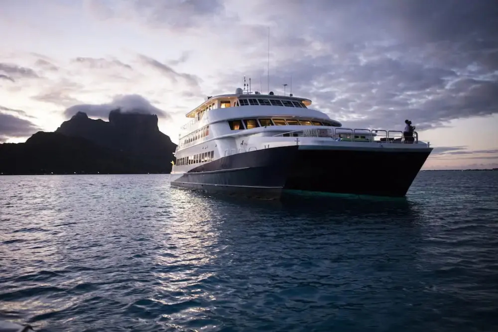 Haumana Cruises - Bora-Bora to Taha'a (Monday to Thursday)