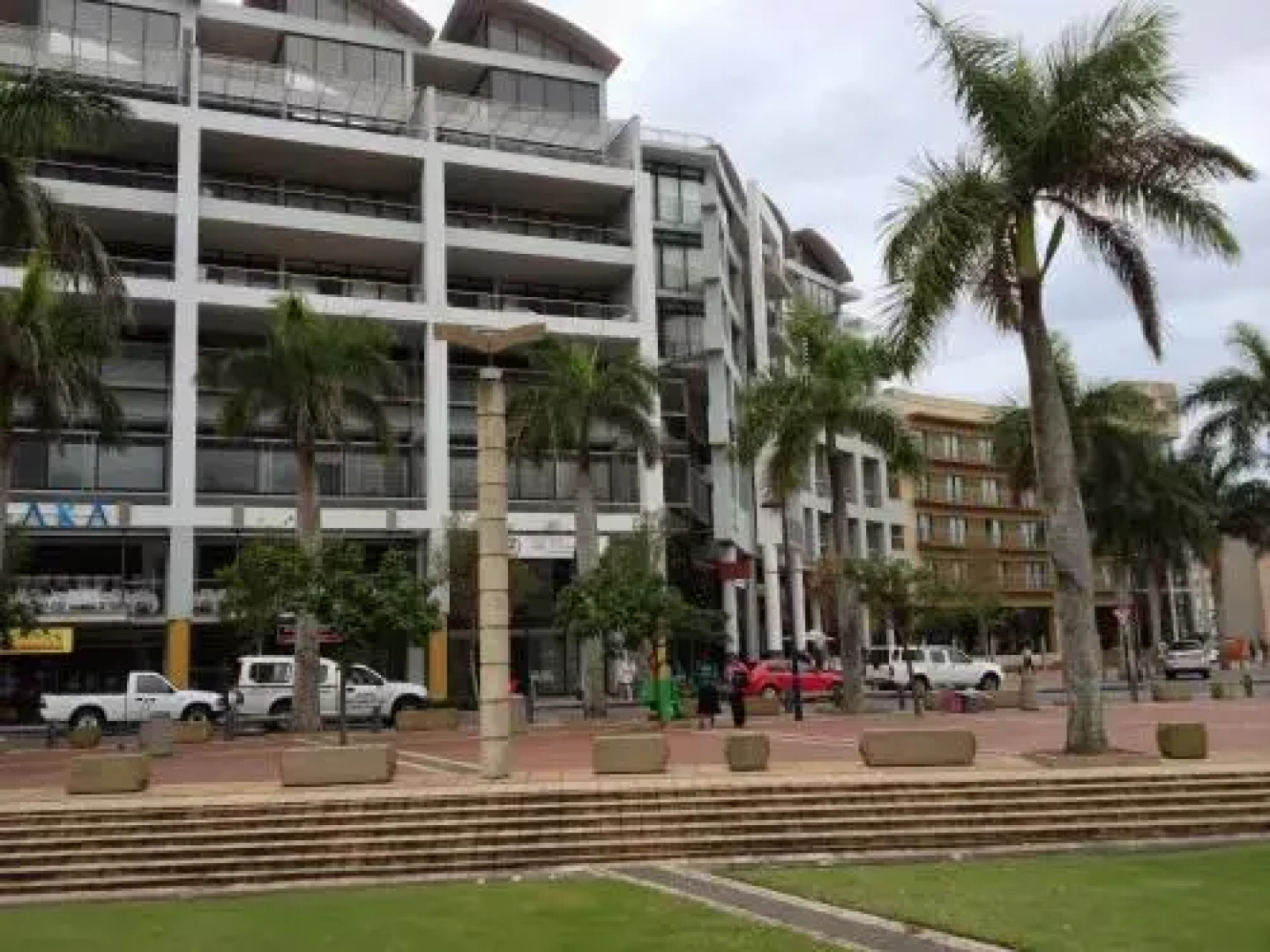 12 Palm Boulevard